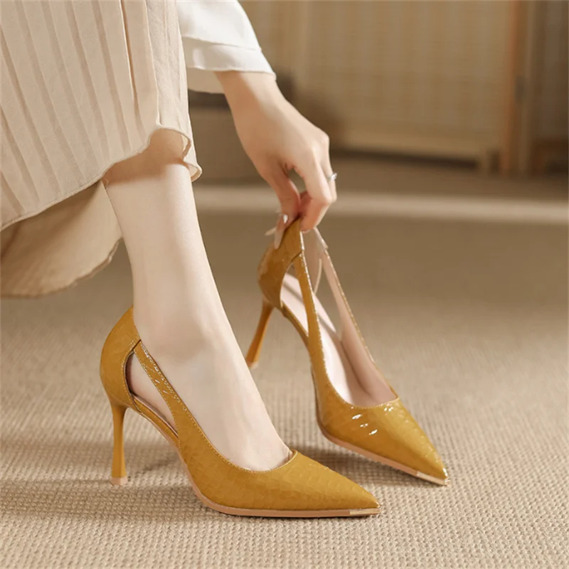 Leather Work Outfit - Sepatu hak tinggi wanita kulit paten