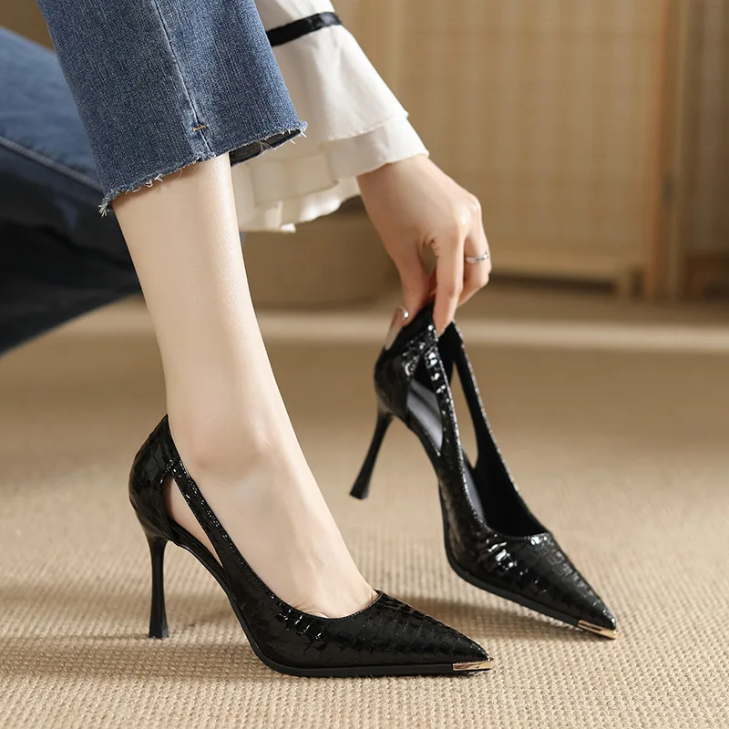 Sepatu hak tinggi wanita kulit - Leather Work Outfit ulasan dan harga